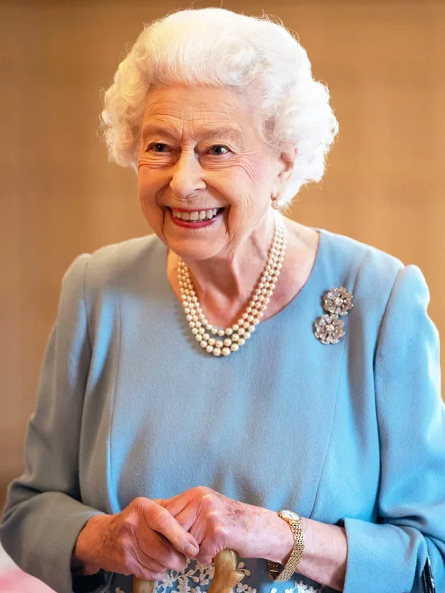 TOP 6 TELEVISION SHOWS AND MOTION PICTURES ABOUT QUEEN ELIZABETH II